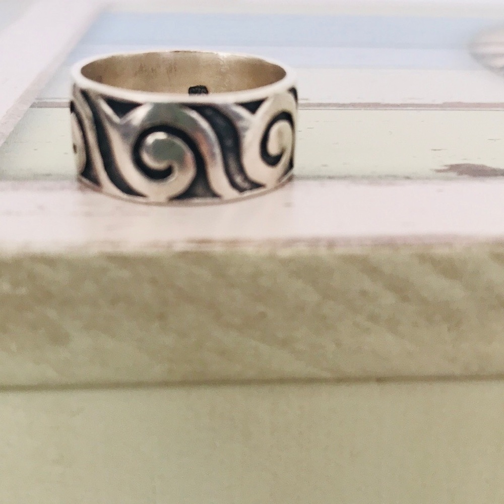 Silver Sterling Design Ring - Picture 7 of 9